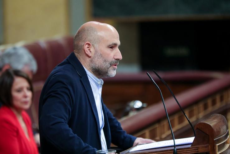 O deputado do Bloque Nacionalista Galego (BNG), Néstor Rego, intervén desde a tribuna do Congreso dos Deputados 