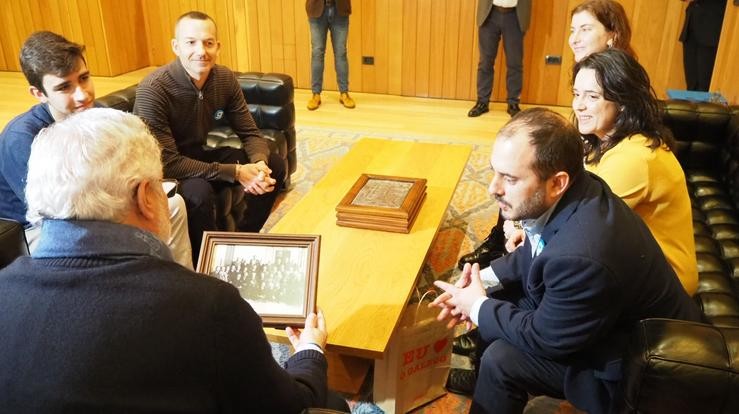 Reunión entre A Mesa e o presidente do Parlamento de Galicia, Miguel Santalices. A MESA / Europa Press