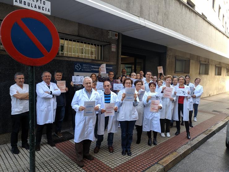 Peresonal dun centro de saúde da Coruña concéntrase para reivindicar melloras en Atención Primaria.. CEDIDA SOS SANIDADE 