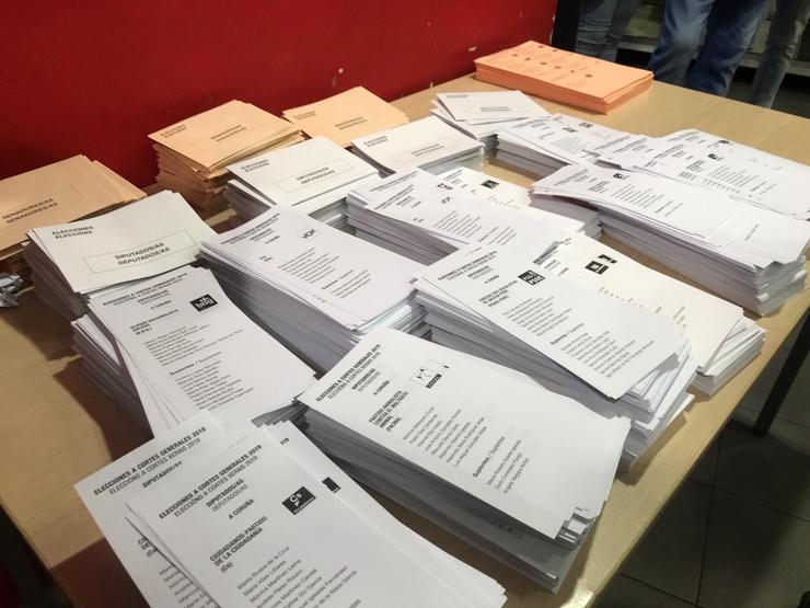 Papeletas nun colexio electoral de Galicia nas eleccións xerais de 2019 / EUROPA PRESS - Arquivo