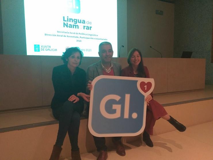 A directora do Museo do Mar, Marta Lucio; o secretario xeral de Política Lingüística, Valentín García; e a directora xeral de Xuventude, Participación e Voluntariado, Cristina Pichel, na presentación do concurso 'Lingua de Namorar 2020'.. PAULA XUSTO-EUROPA PRESS