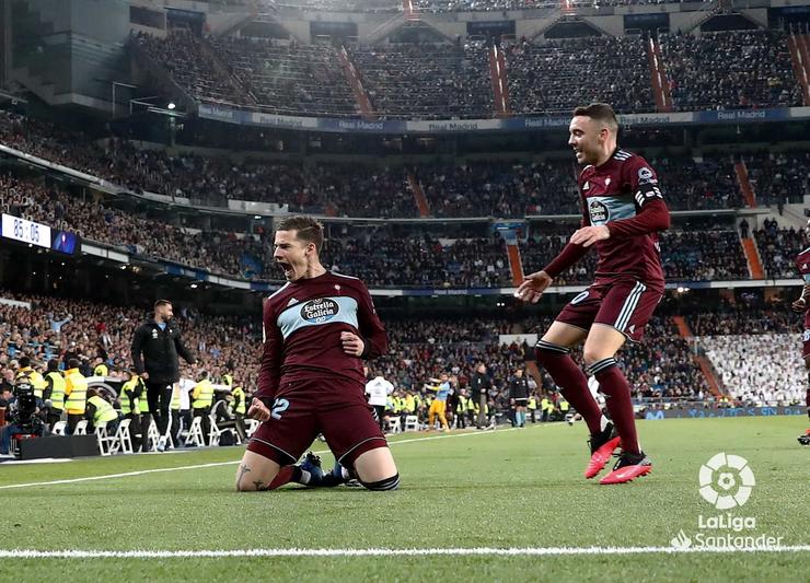 Santi Mina e Iago Aspas celebran un gol no Bernabeu / LaLiga.