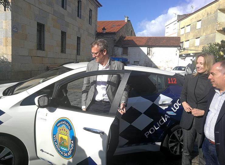 A Policía Local de Vilanova de Arousa convértese na primeira de Galicia en contar cun coche 100% eléctrico. / Europa Press