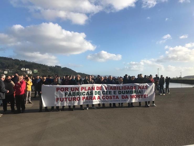 Traballadores de Ferroatlántica concéntranse ante as instalacións de Brens en demanda dun plan de viabilidade / Europa Press