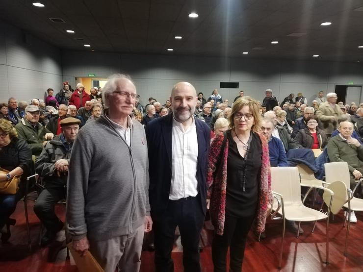Néstor Rego participa nun acto con emigrantes retornados en Vilagarcía 