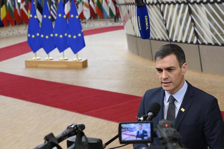 O presidente do Goberno, Pedro Sánchez, atende a vos medios de comunicación antes da reunión do Consello Europeo na que se debate sobre o orzamento a longo prazo da UE para 2021-2027. Moncloa