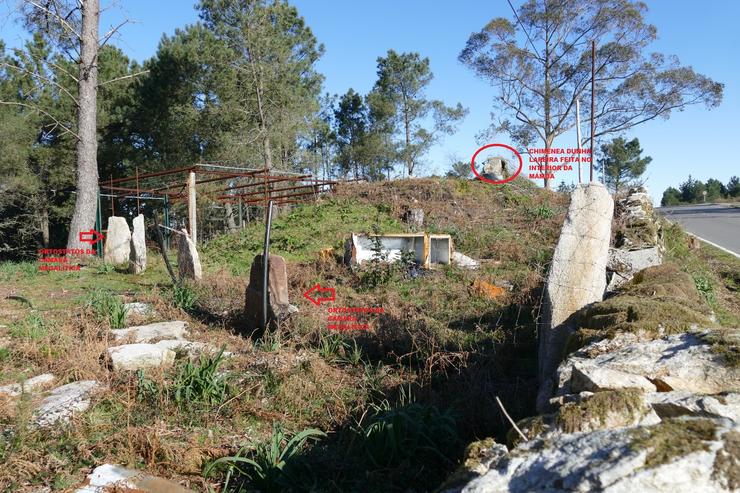 Mámoa de Casamea 1 ou Pedra da Cana (en San Pedro de Tállara, Lousame), convertida nun vertedoiro 