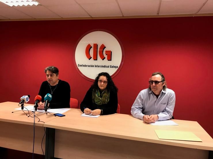 De esquerda a dereita: o secretario de Políticas Sociais da CIG, Antonio Mera; a secretaria de Organización, Susana Méndez; e o secretario de Política Institucional, Miguel Malvido.. CIG 