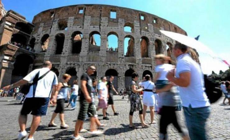 Turistas en Roma, capital de Italia / portalclasico.com