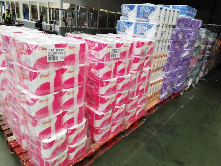 Pales de papel hixiénico nun supermercado de Madrid 