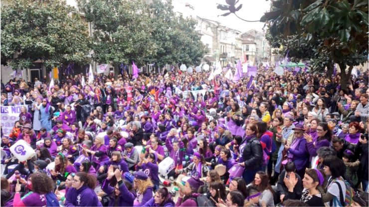 A praza Maior de Verín encheuse de manifestantes no acto que precede o 8M | Galiza Nova