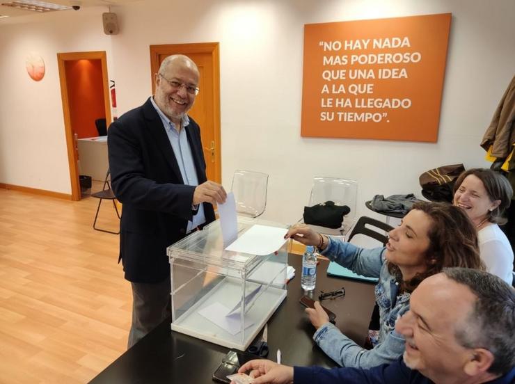 O candidato á presidencia de Cs, Francisco Igea, durante a votación de compromisarios para a asemblea xeral 