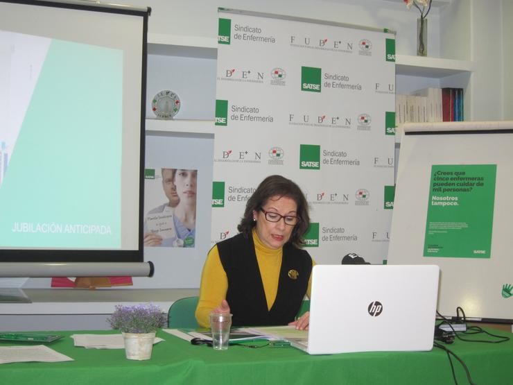A secretaria xeral de Satse en Galicia, Carmen García Rivas, durante a rolda de prensa / Europa Press