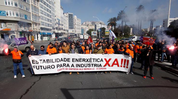 Protesta de traballadores da metalúrxica Alu Ibérica / EFE.