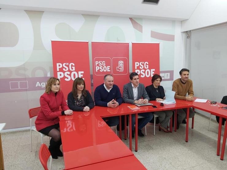 O Vicesecretario Xeral Do Psdeg E Cabeza De Lista Pola Provincia Da Coruña Nas Eleccións Autonómicas, Pablo Arangüena, XUNTO A Membros  Da Agrupación Socialista Coruñesa. PSOE 