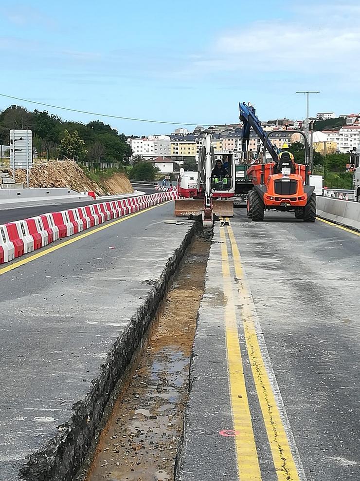 Obras de acceso ao polígono de Morás, en Arteixo (A Coruña) tras retomar a actividade empresas non esenciais. CONSELLERIA DE INFRAESTRUTURAS