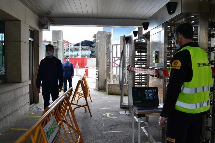 Cámaras termográficas e control no acceso de traballadores á planta de PSA Peugeot Citroën de Vigo, como medida de prevención ante a pandemia de coronavirus.. PSA PEUGEOT CITROËN VIGO / Europa Press