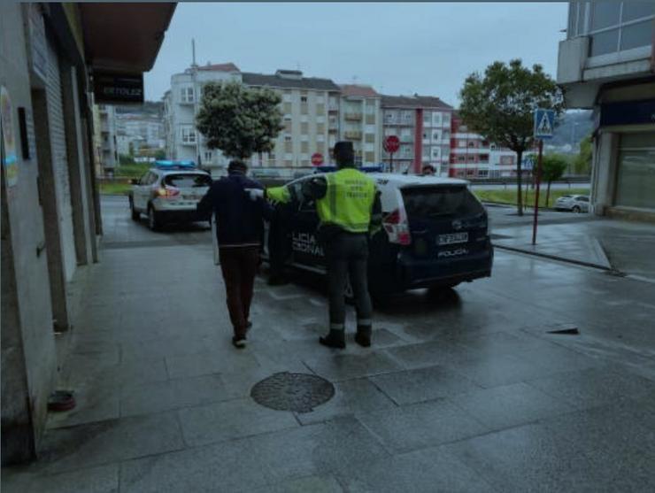 Interceptado en Ourense un cidadán brasileiro con orde de expulsión do país cando incumpría o confinamento .. GARDA CIVIL 