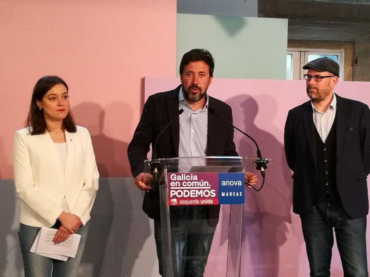 Eva Solla, Antón Gómez-Reino e Martiño Noriega, da coalición Galicia En Común-Anova Mareas, nunha rolda de prensa. EN COMÚN / Europa Press
