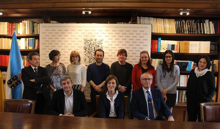 O delegado institucional do CSIC en Galicia, Antonio M. De Ron Pedreira (primeiro pola dereita sentado), nunha reunión en Santiago de Compostela en maio de 2019 cos directores e responsables dos institutos, centros e unidades ( ICUs) do CSIC en Galicia / CSIC.