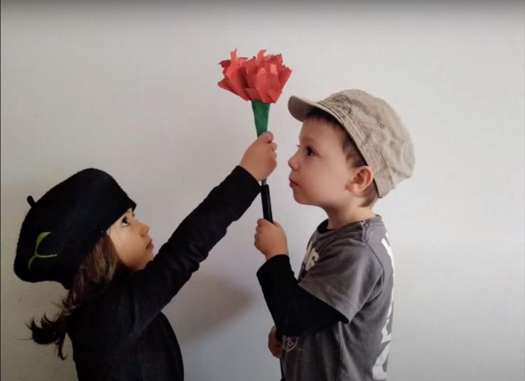 Crianzas de Semente Compostela co caravel vermello na man / YouTube Semente Compostela