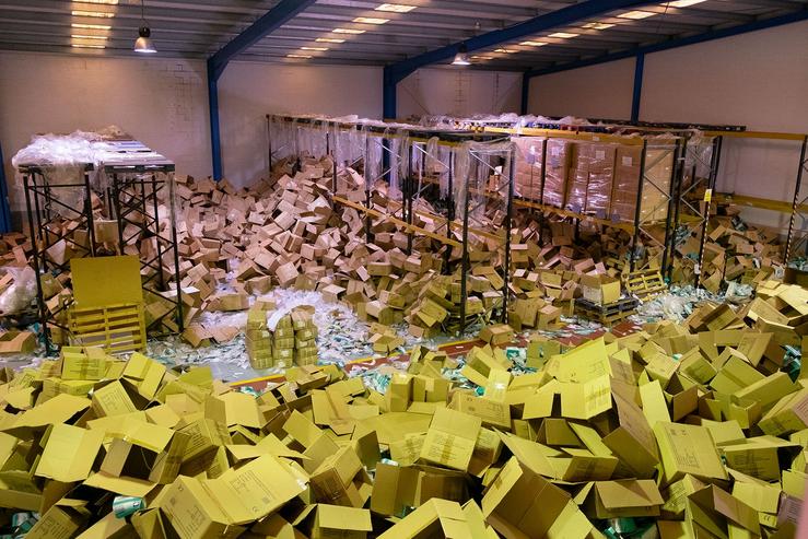 Estado no que quedou a nave do Polígono do Tambre, en Santiago de Compostela, onde se tentaron roubar máscaras e material sanitario. COPYRIGHT: XOAN CRESPO / XOÁN CRESPO / Europa Press