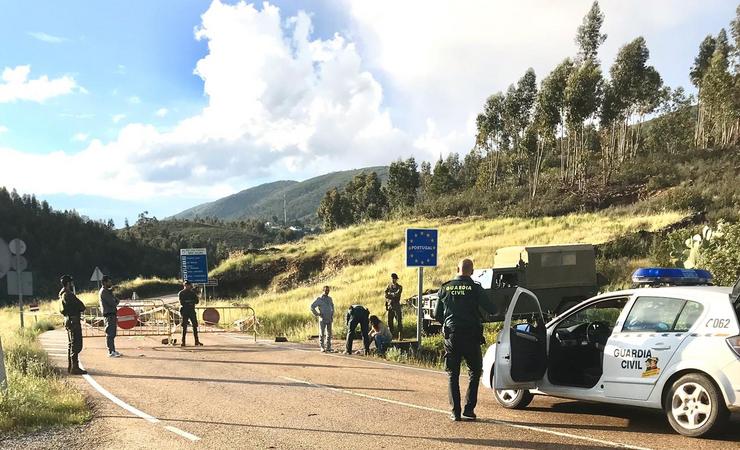 Militares na fronteira con Portugal. BRIGADA ESTREMADURA XI