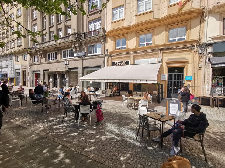 Dous locais de hostalaría da praza de Vigo que pechan para garantir a "seguridade" de clientes e empregados. CAFETERIAS HERCULINAS / Europa Press