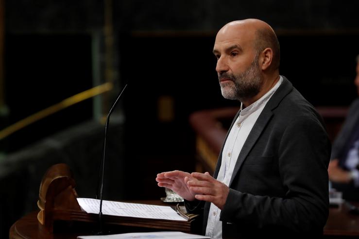 O deputado de BNG, Néstor Rego, intervén no pleno do Congreso. Pool