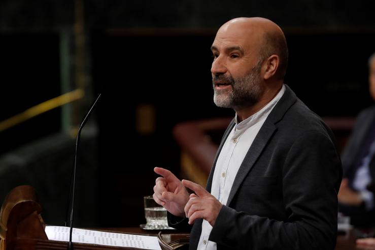 O deputado de BNG, Néstor Rego, intervén no pleno do Congreso este mércores onde se autorizará outra prórroga do estado de alarma solicitada polo Goberno. En Madrid, (España), a 6 de maio de 2020.. Pool 