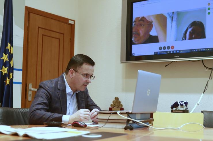Reunión por videoconferencia de José González con Roberto García e Isabel Vilalba. XUNTA 