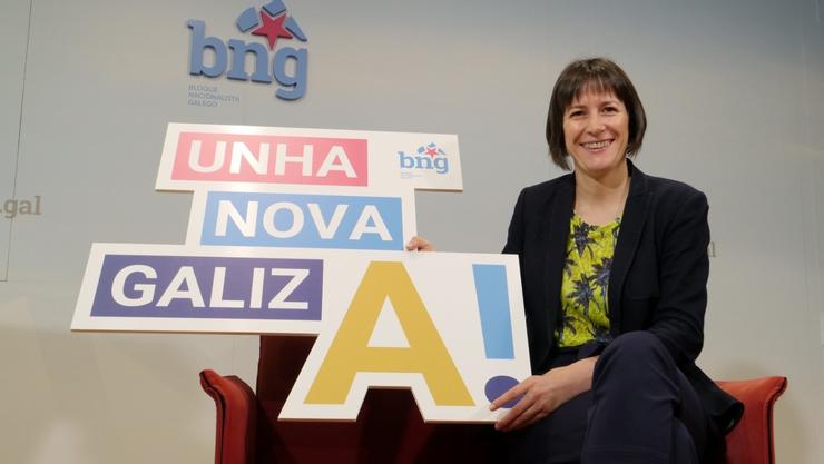 A portavoz nacional do BNG, Ana Pontón, pousa coa lema de campaña para as eleccións do 12 de xullo. BNG 