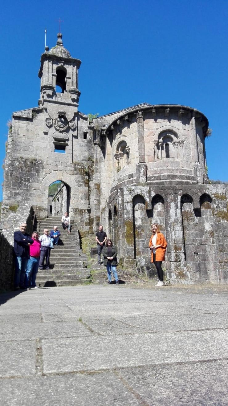 Alcaldes e responsables da Deputación da Coruña abordan nun encontro a reapertura do mosteiro de Caaveiro. DEPUTACIÓN DA CORUÑA 
