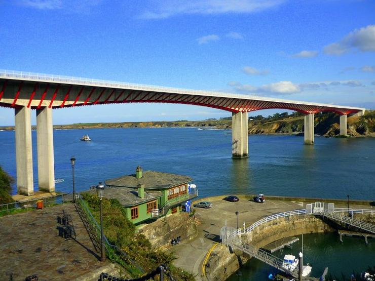 Ponte dos Santos, que une Ribadeo e Castropol. WIKIPEDIA