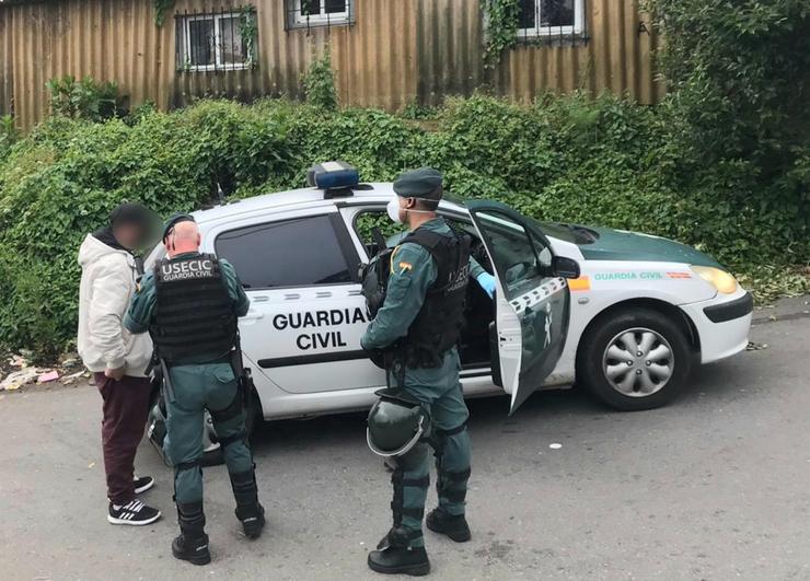 Operativo da Garda Civil no poboado do Vao, en Poio 