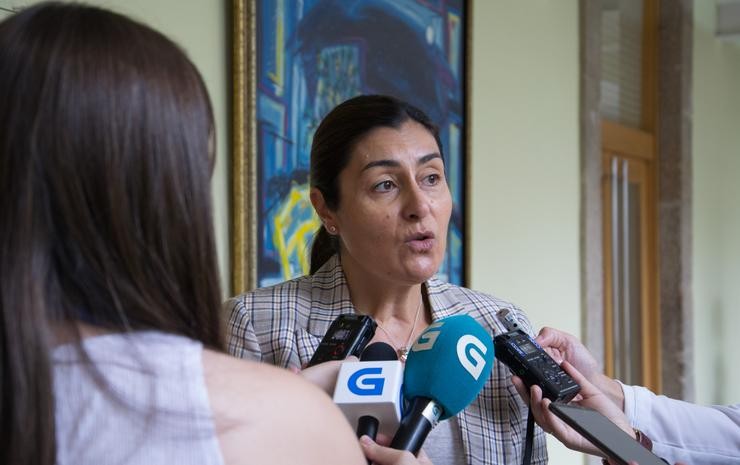 A popular Marta Rodríguez Arias, en declaracións aos medios no Parlamento. PPDEG - Arquivo 