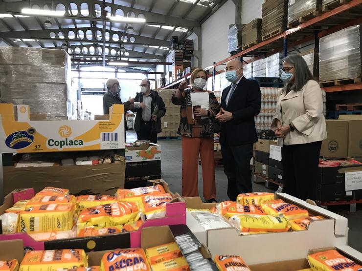 O  delegado do Goberno, Javier Losada, visita as instalacións do Banco de Alimentos Rías Altas, que participa no Programa de Axuda Alimentaria 2020. DELEGACIÓN DO GOBERNO