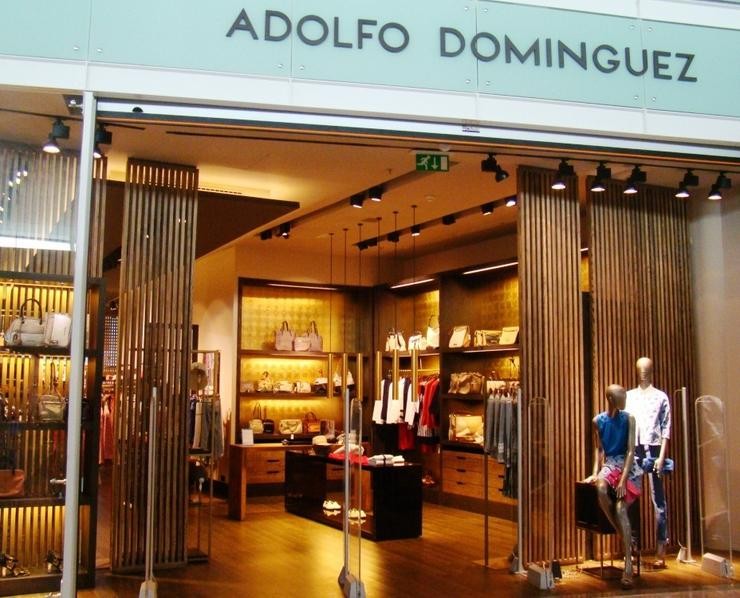 Tenda de Adolfo Domínguez na T1 do Prat. AENA - Arquivo