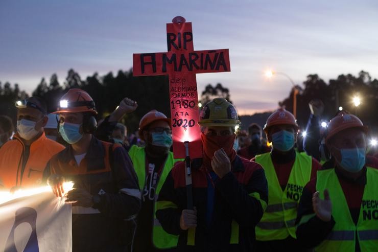 Marcha nocturna dos traballadores da fábrica de Alcoa en San Cibrao desde a planta ata o pobo, en San Cibrao (Lugo/Galicia/España) a 20 de xuño de 2020.. Carlos Castro - Europa Press