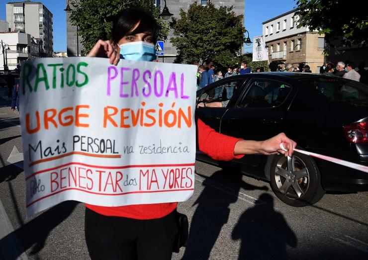 Protesta en Cangas pola xestión das residencias durante a crise 
