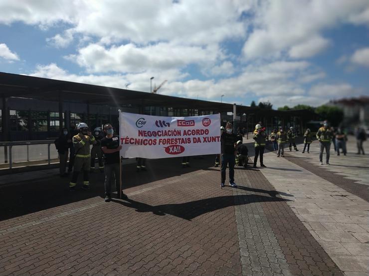 Técnicos forestais protestan ante a Xunta / Europa Press