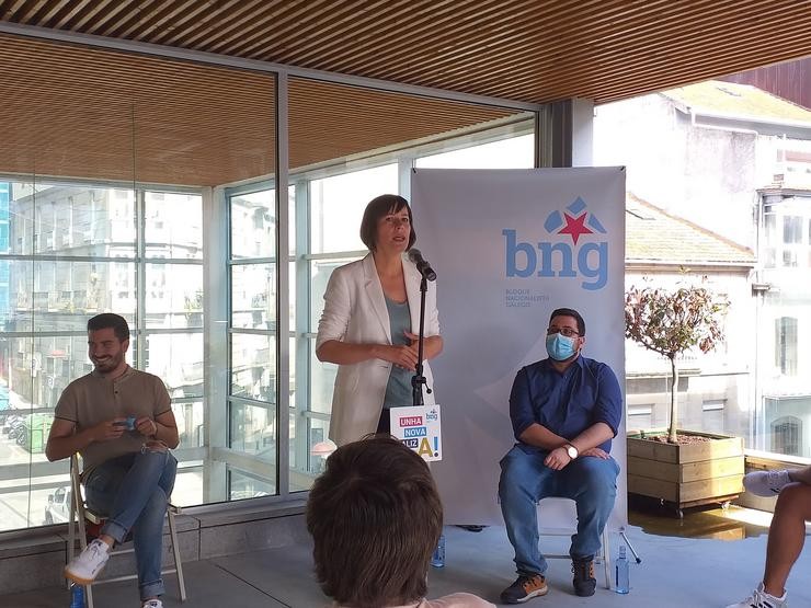 A candidata do BNG á presidencia da Xunta, Ana Pontón, nun encontro con mozos en Vigo. / Europa Press