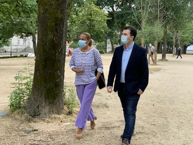 A presidenta da Deputación de Pontevedra, Carmela Silva, e o secretario xeral do PSdeG, Gonzalo Caballero, en Pontevedra. PSDEG 