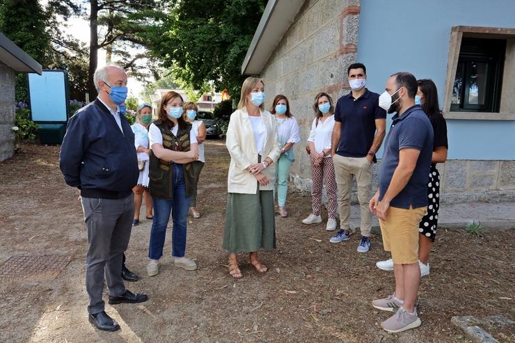 A conselleira de Política Social, Fabiola García, visita un campamemto de verán para comprobar as medidas contra a COVID-19. XUNTA 