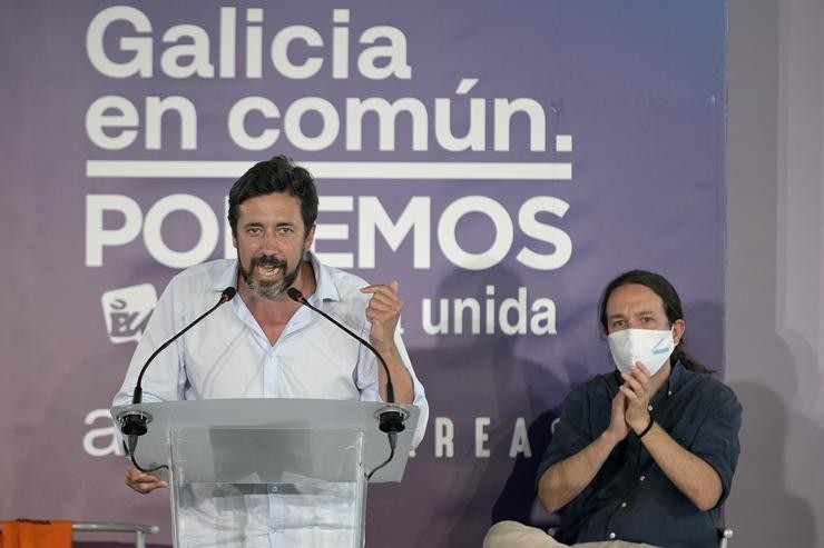 O secretario xeral de Podemos Galicia e candidato de Galicia en Común-Anova á presidencia da Xunta de Galicia, Antón Gómez-Reino, durante a súa intervención xunto ao secretario xeral de Podemos e vicepresidente segundo do Goberno, Pablo Iglesias. M. Dylan - Europa Press