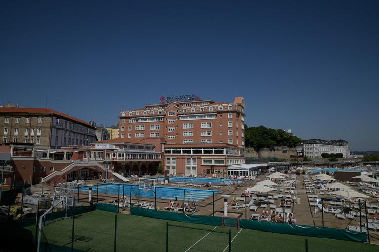 Plano xeral do Hotel NH Finisterre da Coruña onde os xogadores do CF Fuenlabrada permanecen confinados nel tras dar positivo en coronavirus varios dos seus membros. M. Dylan - Europa Press