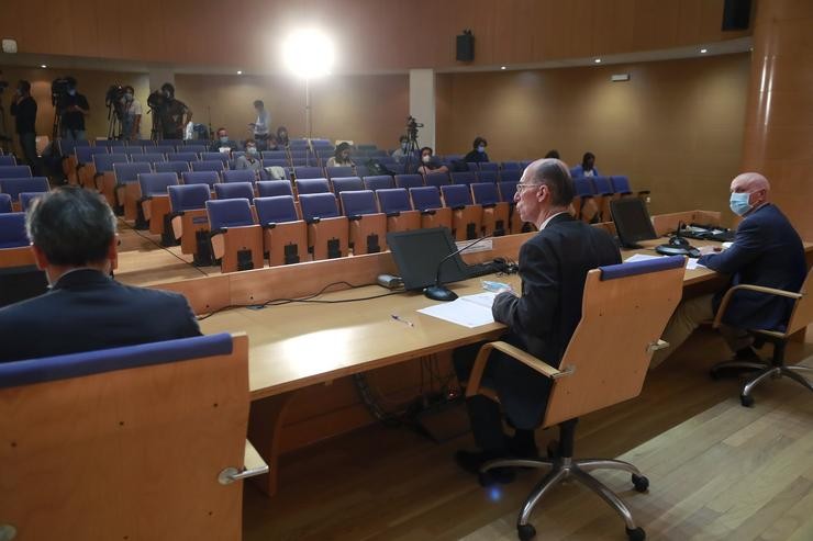 O conselleiro de Sanidade, Jesús Vázquez Almuiña, e o xerente do Sergas, Antonio Fernández-Campa, dá unha rolda de prensa, nunha foto de arquivo. Xunta de Galicia / Europa Press