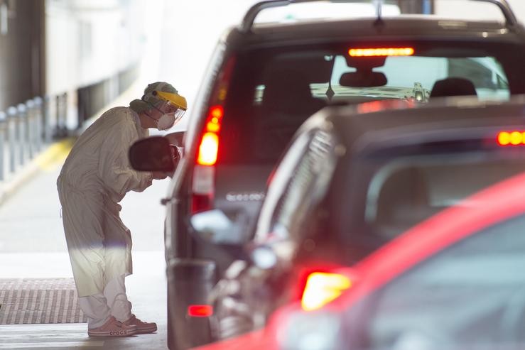 Probas de COVID-19 desde o coche nas inmediacións de Burela, Lugo, Galicia (España), a 6 de xullo de 2020.. Carlos Castro - Europa Press 