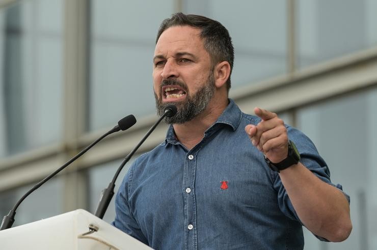 O presidente de Vox, Santiago Abascal, durante o acto electoral en Galicia 