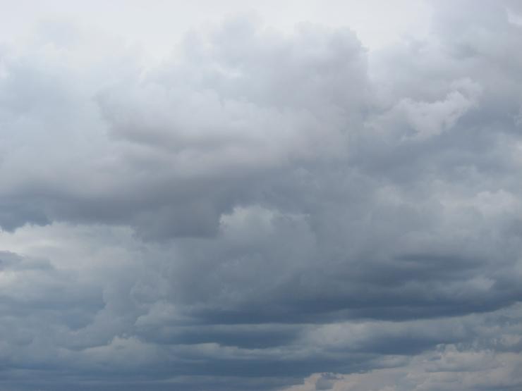 Nubes de treboada. Aproximase un temporal de choiva / EUROPA PRESS - Arquivo